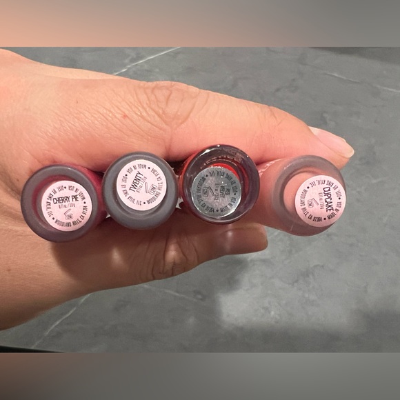 Kylie Cosmetics
2x Gloss 2x Lipstick - Picture 3 of 3